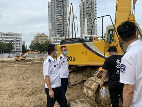 西鄉在全市首創黃綠標簽制度，非道路移動機械設備進入身份管理新局面